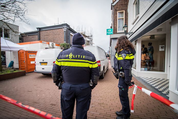 Het politieonderzoek in de woning.