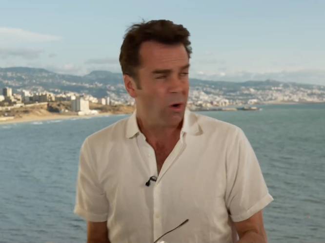 KIJK. Luide knal schrikt journalist op tijdens liveverslag vanuit Beiroet