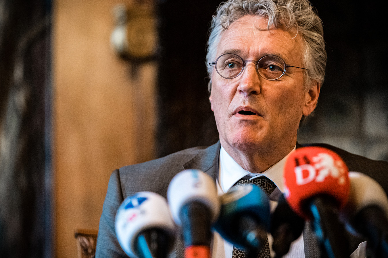 Burgemeester John Jorritsma tijdens een corona-persconferentie over de Brabantse maatregelen.