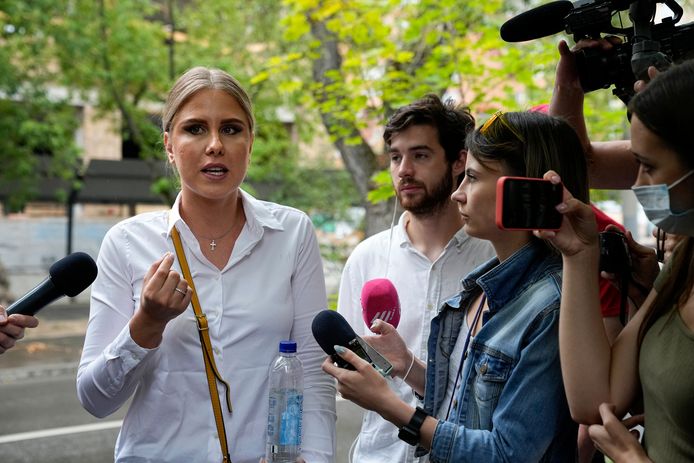 Lyubov Sobol begin deze maand toen ze bij de rechtbank in Moskou arriveerde en de media te woord stond.