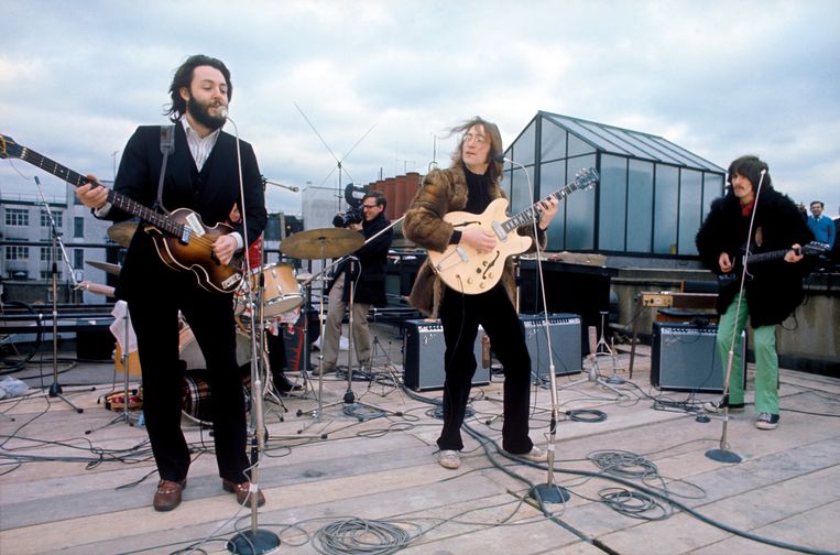 Het beroemde ‘rooftop’-concert van The Beatles op 30 januari 1969, op het dak van het Apple Corps-kantoor op Savile Row in Londen. Beeld Ethan A. Russell/Apple Corps Ltd.