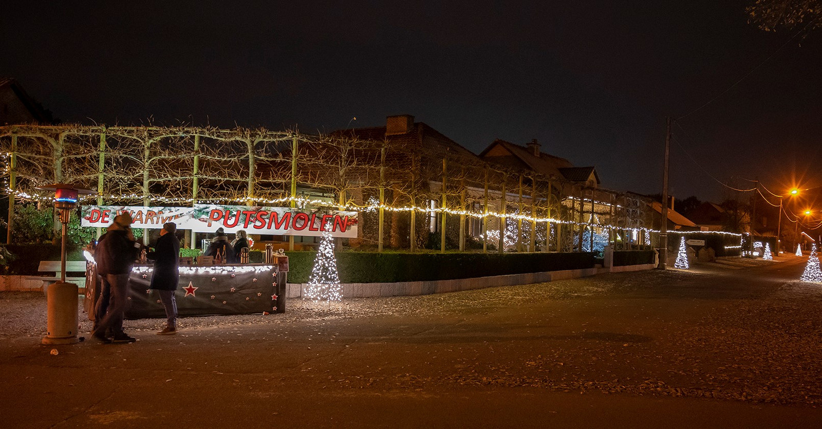 Zonhoven roept De Putsmolen uit tot Mooiste Kerstbuurt 2022 Foto hln.be