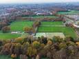Sportpark Rielerenk vanuit de lucht, met rechts het Deventer Ziekenhuis en in de verte (licht zichtbaar) stadion de Adelaarshorst.