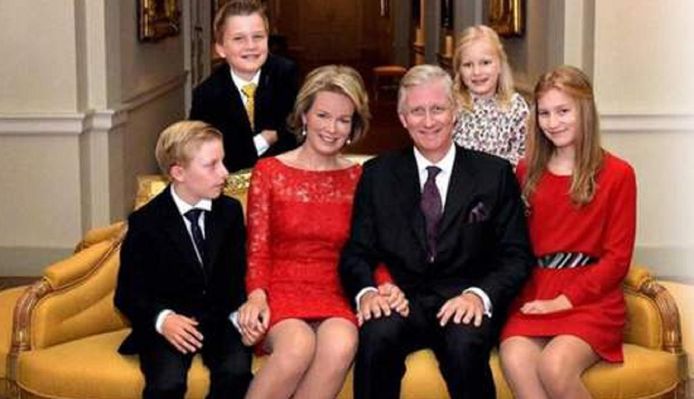 Koning Filip en koningin Mathilde met hun kinderen.