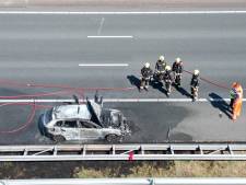 Auto uitgebrand op de A4 bij Hoogmade 