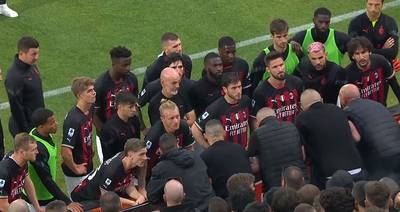 AC Milan gaat pijnlijk onderuit tegen laagvlieger Spezia, misnoegde fans geven spelers veeg uit de pan