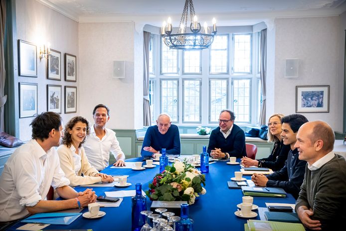 Formatiegesprekken tijdens heisessie in Hilversum op landgoed De Zwaluwenberg.