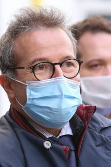 Le directeur des hôpitaux de Paris crée un tollé en s’interrogeant sur la gratuité des soins pour les non-vaccinés: “Il faut faire très attention”