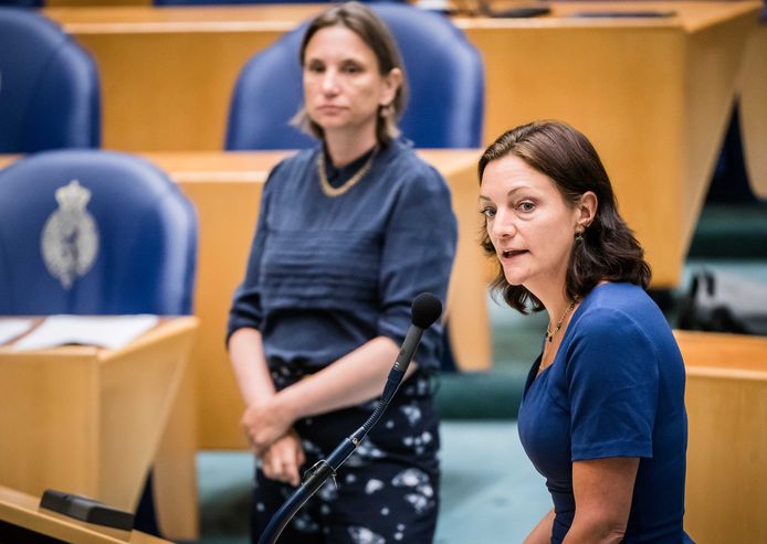 Sandra Beckerman (rechts) heeft schriftelijke vragen gesteld aan de minister over het kanaaldrama.