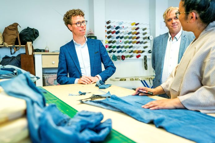 Wethouder Balster brengt een werkbezoek aan Made in Moerwijk.