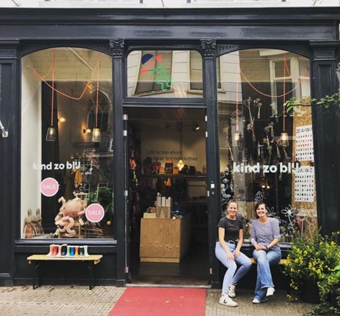 Loes en Marieke van Kat in ‘t Bakkie. De zaak komt in het oude pand van Kind zo blij op de Voorstraat in Dordrecht.