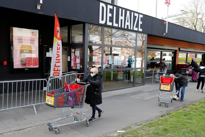 Un supermarché Delhaize à Bruxelles, le 2 avril 2020.