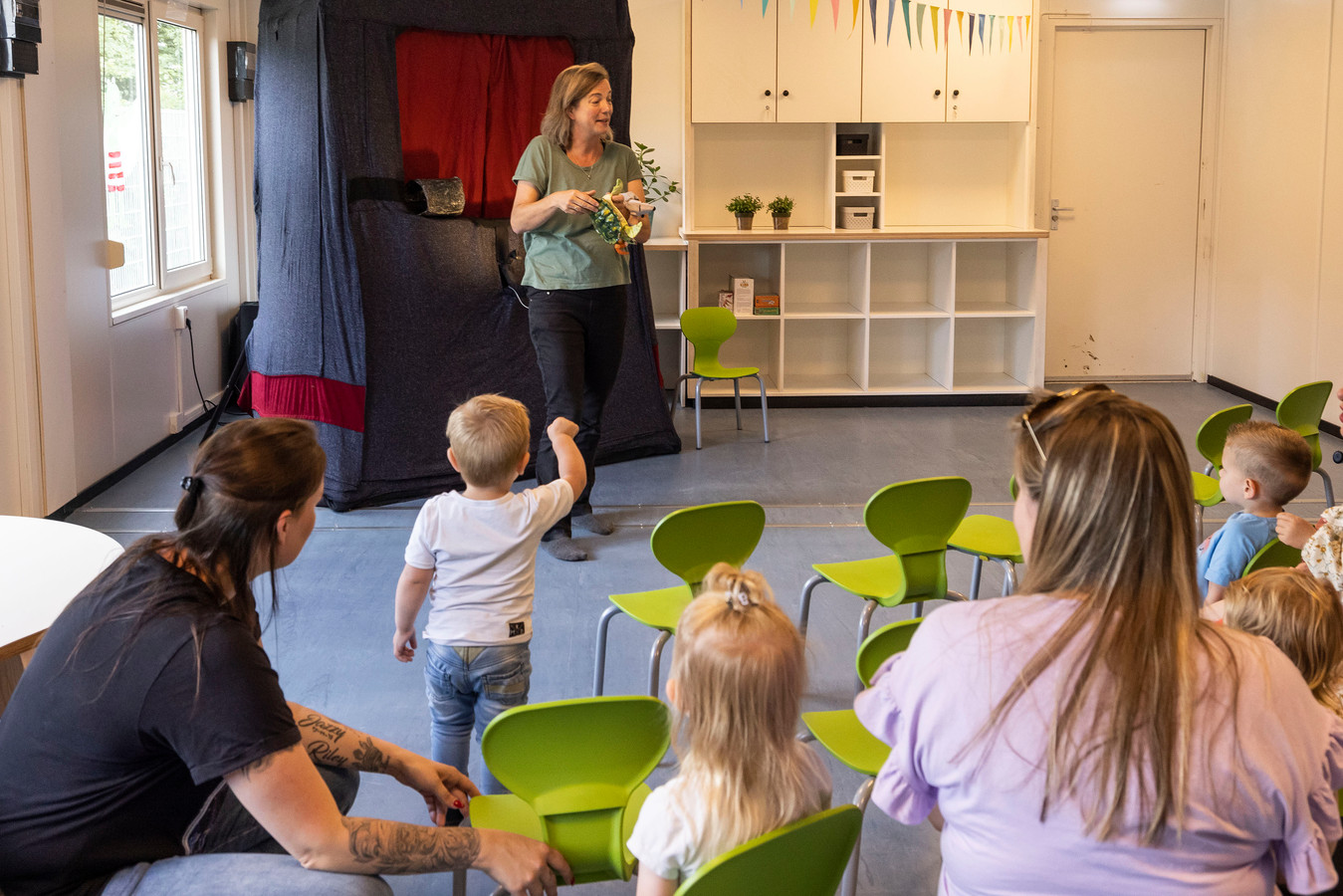 Voorbijgaand fluweel Communisme Knutselen, timmeren of voorlezen: nieuwe school De Hoogvlieger in Naaldwijk  geeft kijkje in de keuken | Foto | AD.nl