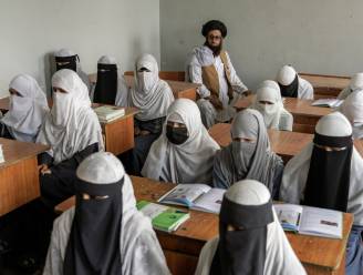 16-jarige meisjes gearresteerd voor ‘het dragen van make-up’ in Afghanistan