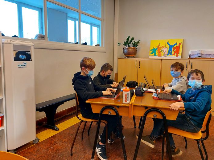 De Katholieke Basisscholen Regio Poperinge nemen deel aan een groot onderzoeksproject naar luchtreiniging in klaslokalen onder leiding van de professoren Bert Blocken (TU Eindhoven en KULeuven)  en Marc Van Ranst (KULeuven en GEMS-lid). In vijf Poperingse klassen werd een luchtreiniger geplaatst.