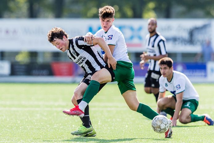 Joop Daniëls (l) van Gemert eerder dit seizoen uit tegen Groene Ster. Zondag treffen beide teams elkaar in Gemert.
