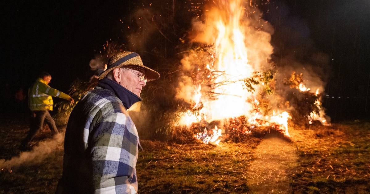 Bezorgde inwoner (89) laat bescheiden paasvuur weer vlammen in Buurse