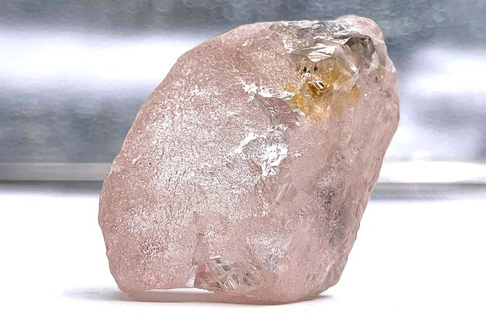 flexibel vuist Ambtenaren Grootste roze diamant in 300 jaar' gevonden in Angola: 170 karaat van  zuiverste soort | Buitenland | AD.nl