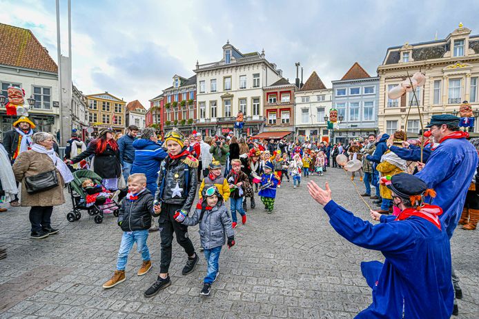 Sancta Maria school trapt Vastenavend af met een muziekstoet door de stad. Alle 300 leerlingen en twee bandjes gevormd door ouders maken een muzikaal rondje door de binnenstad.