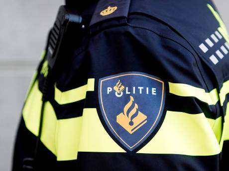 De ‘buit’ bij een controle in Amersfoort: voertuigen, drugs, contant geld én een illegaal wapen