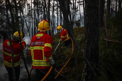 Portugal zet 1.500 pompiers in tegen drie grote bosbranden