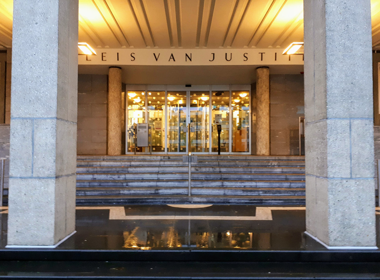 Verdachte grote ontuchtzaak verplicht om naar rechtbank te komen ‘Het wordt tijd dat hij