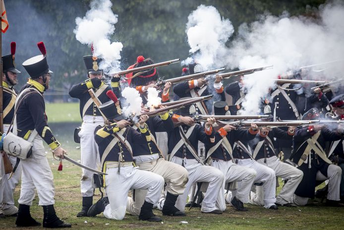 De historische Slag om Ruigenrode was dit jaar onderdeel van historisch festival Almelo in het Schelfhorstpark.