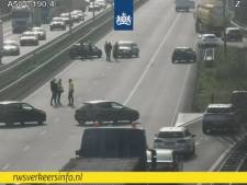 Snelweg A50 vlak bij Hoenderloo weer vrij na ongeluk met meerdere voertuigen
