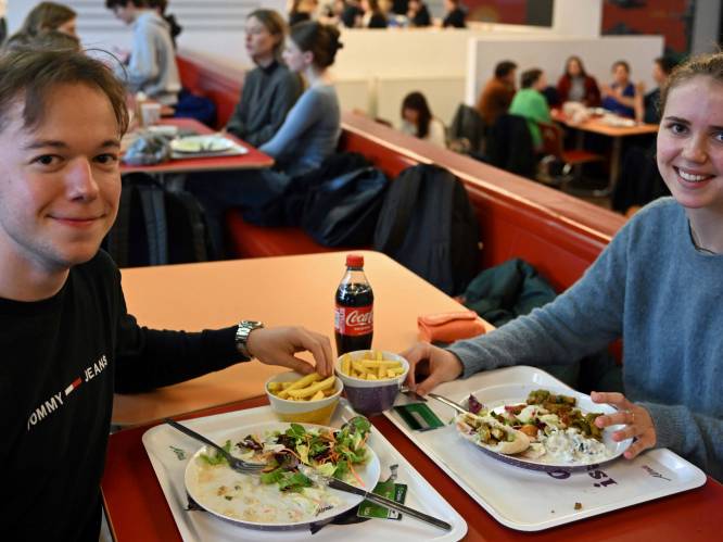 Wij beleefden de glorieuze terugkeer van de friet in studentenrestaurant Alma 2 in Leuven: “Dit is cultureel erfgoed”