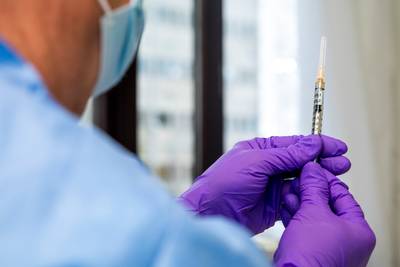 64.000 personnes recevront la première injection d'un vaccin la semaine prochaine, une légère avance sur le calendrier