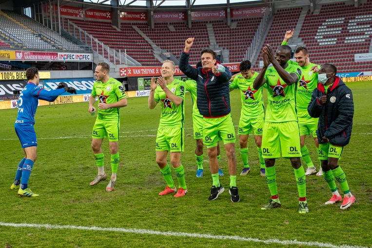 Standard Moet Het Afleggen Tegen Zulte Waregem De Morgen