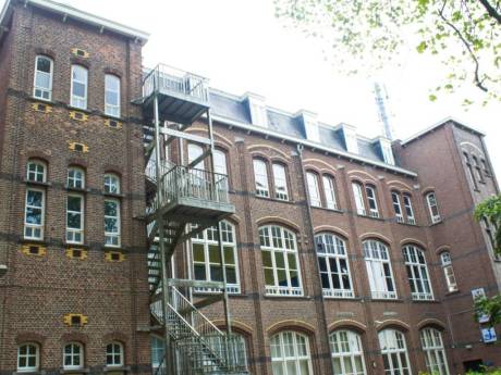 Baarlese clubs voorlopig nog in oude klooster, al zijn de plafonds voor de majorettes een beetje laag

