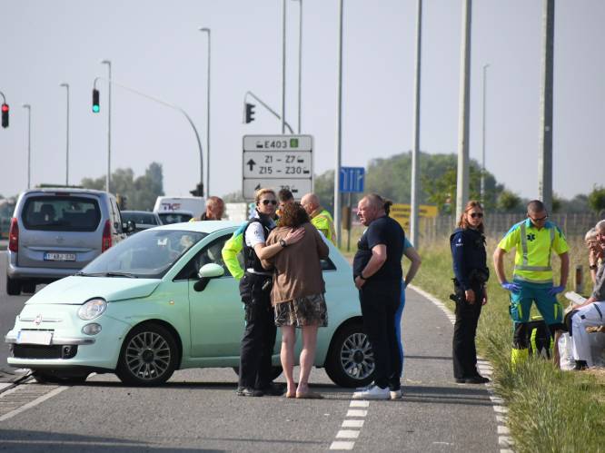 Dame draait plots met BMW op de Rijksweg, andere bestuurster kan botsing niet vermijden