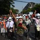 Tienduizenden mensen stappen over hun angst heen en demonstreren tegen militaire coup in Myanmar