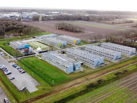 Kamervragen over aanpak kansloze asielzoekers Hardenberg: ‘Oppakken en uitzetten’