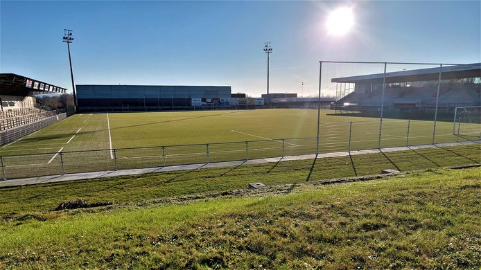 Het Oprhale Cruckestadion aan 't Rosco: straks de thuishaven van KSK Vlaamse Ardennen?