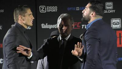 Kickbokser Jamal spuugt Rico in zijn gezicht: Ik sla z'n kop eraf