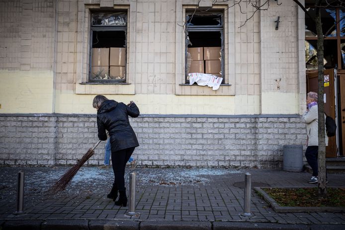Ramen in de omliggende gebouwen zijn gesprongen na de explosies in Kiev.