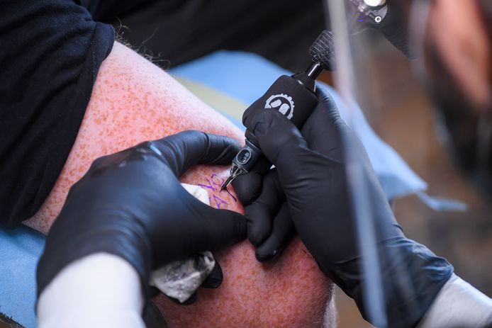 logboek Microbe Wacht even Oude tattoo-inkt verboden vanwege giftige stoffen | Binnenland | AD.nl