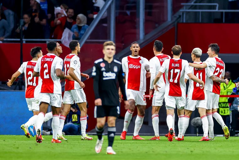 Ajax boekt eenvoudige zege op Besiktas