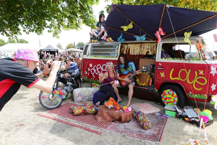 Impressie van het Hippiefestival in 2018. Bezoekers maken daar ook zelf muziek, vooral akoestisch.