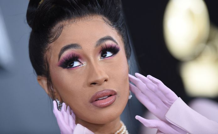 La star, âgée de 29 ans, Belcalis Almanzar de son vrai nom, avait porté plainte contre la youtubeuse Tasha K, spécialisée dans les nouvelles sur les célébrités, pour avoir diffusé des “rumeurs malveillantes” et des informations “dégradantes” dans une vingtaine de vidéos, selon le procès-verbal de cette plainte.