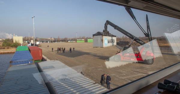 Loods van 18.000 m2 bij haven De Kempen in Budel-Dorplein