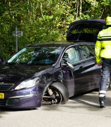 Auto’s botsen in bocht bij Hasselt, bestuurster naar het ziekenhuis