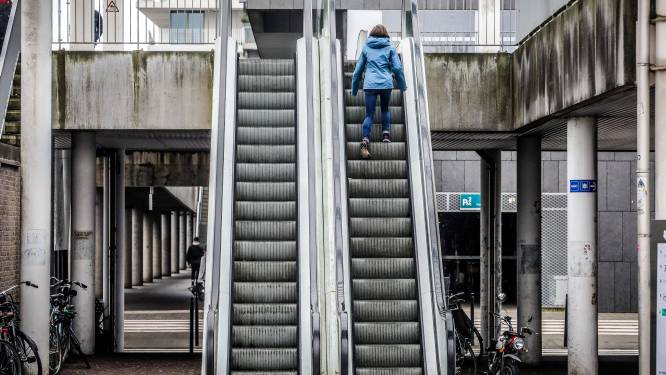 Roltrappen aan station van Brugge zijn weer buiten werking: “Iemand moet noodknop hebben ingedrukt”