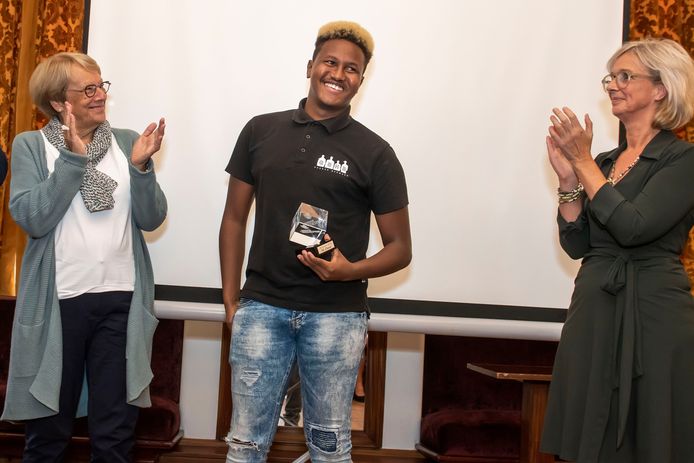 Mo Omar, lijsttrekker van de Volkspartij Breda, tijdens de uitreiking van de Bredase Vredesprijs die hij kreeg in 2018.