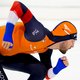 Naar beneden met die kont, anders kun je een snelle start op de 500 meter wel vergeten
