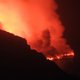 De lava van vulkaan La Palma bereikt de zee