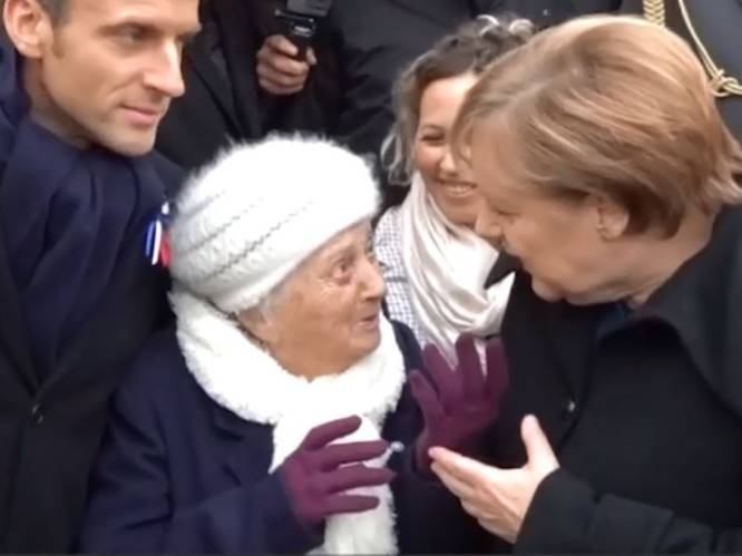 “Bent u madame Macron?” Dametje van honderd jaar ziet Angela Merkel aan voor echtgenote van Franse president