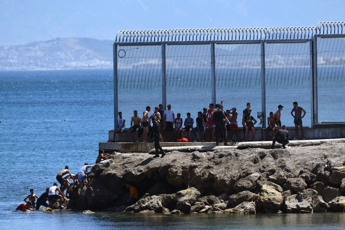 Quelque 2 700 Migrants Parviennent A Atteindre Ceuta Enclave Espagnole Au Maroc Un Record Monde 7sur7 Be